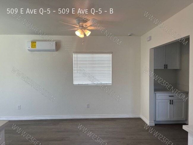 Building Photo - 509 E Ave Q-5