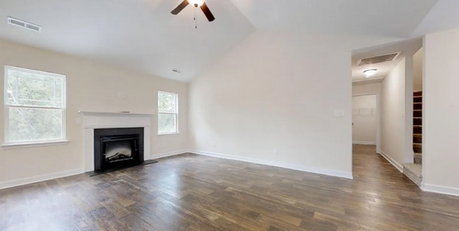 Building Photo - NEW LISTING!!!!!