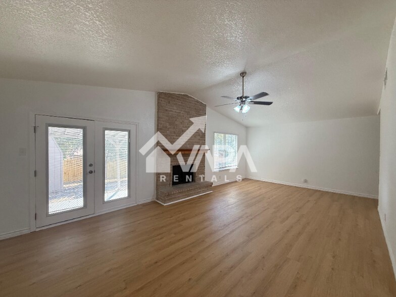 Building Photo - 5618 Wood Walk St