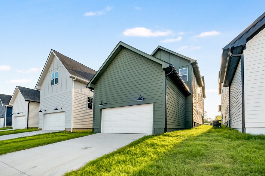 Building Photo - 153 Oasis Dr