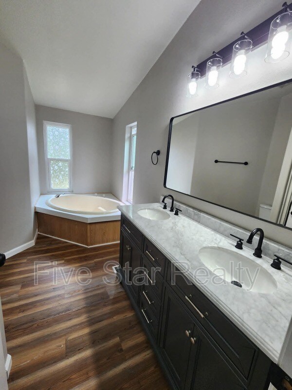 Building Photo - 12051 Kimberly Rd