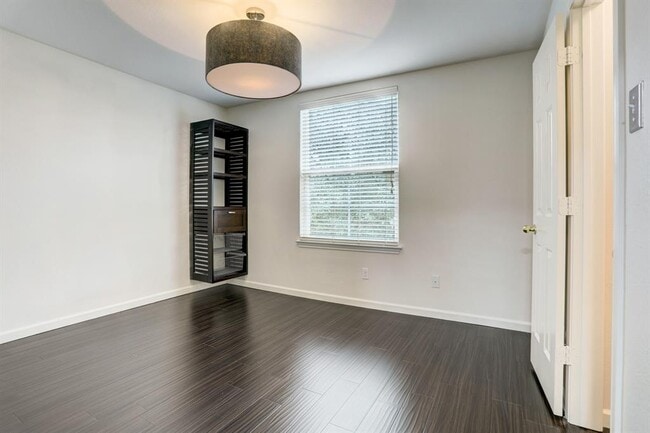 Building Photo - 14608 Walt Whitman Trl
