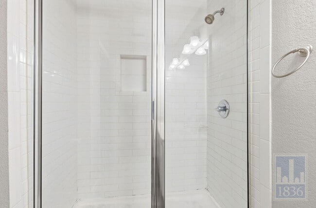 Building Photo - 1612 Sylvia Ln