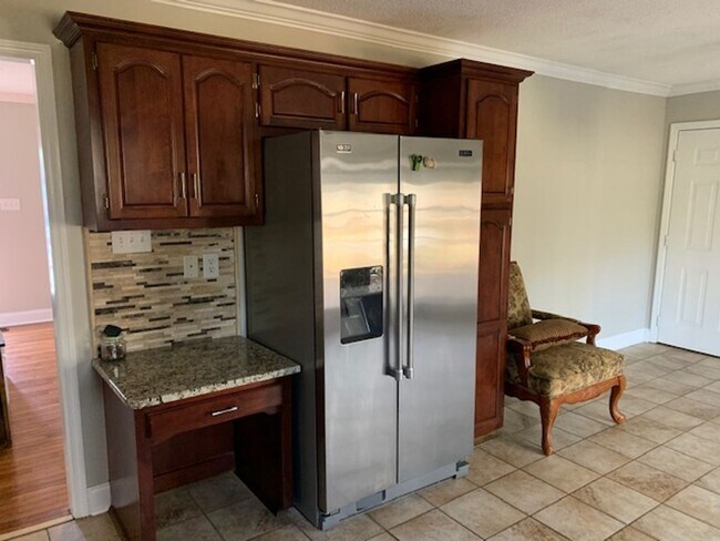 Building Photo - BEAUTIFUL 3 BEDROOM HOME