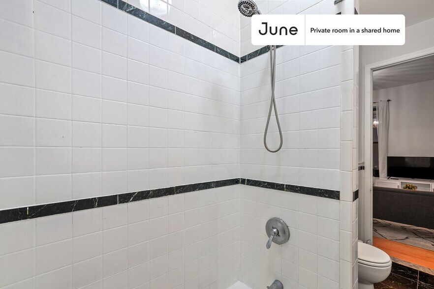 Building Photo - Private bedroom in 2 bed/1 bath Home