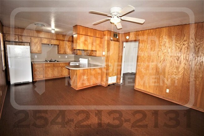Building Photo - 806 Pecan Cir