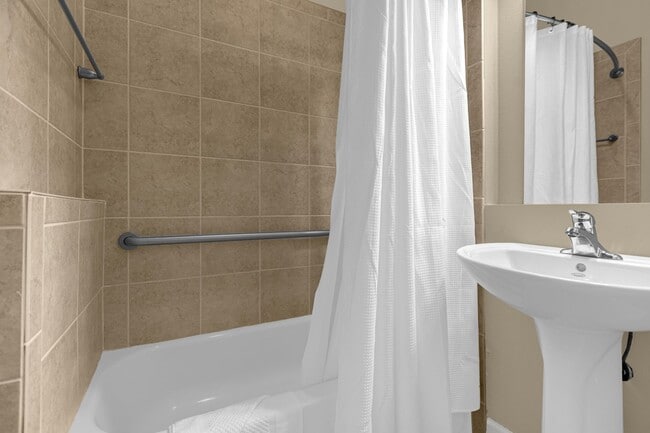 Building Photo - Luxury Resort Townhome Now for Lease
