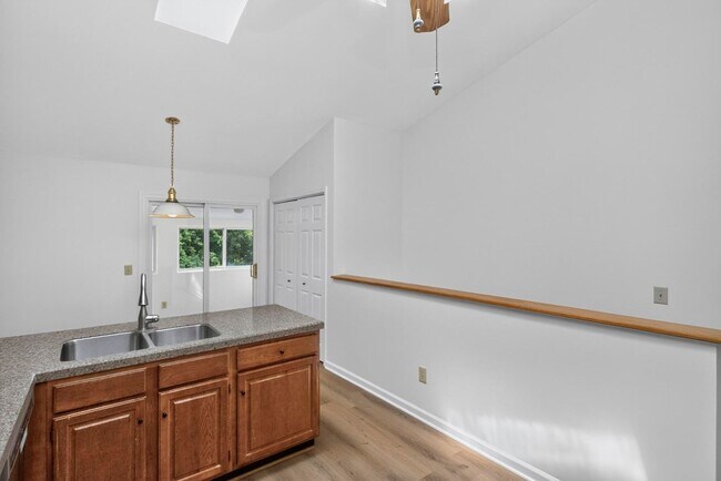 Building Photo - 137 Pepper Ridge Cir