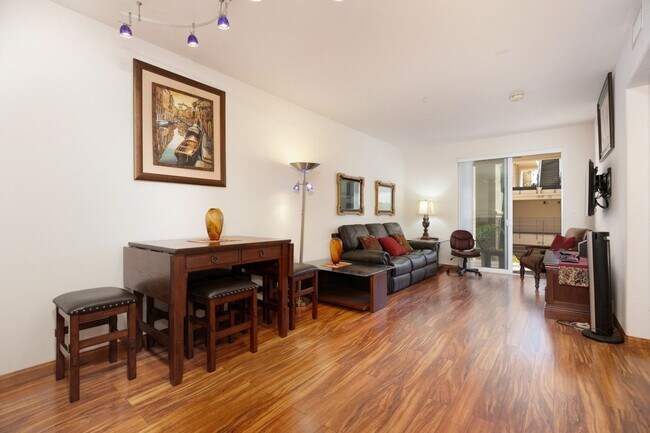 Building Photo - Furnished 2 bedroom with flex office space near Convention Center Downtown!