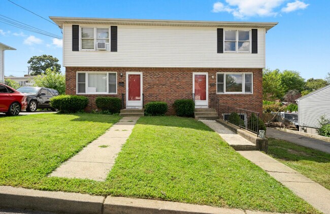 Primary Photo - 300 Heather St
