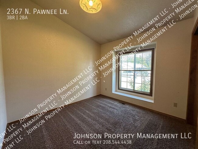 Building Photo - 2367 N Pawnee Ln