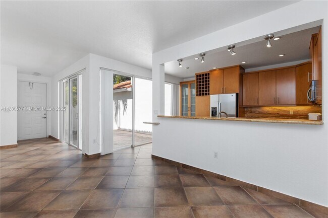Building Photo - 935 Corkwood St