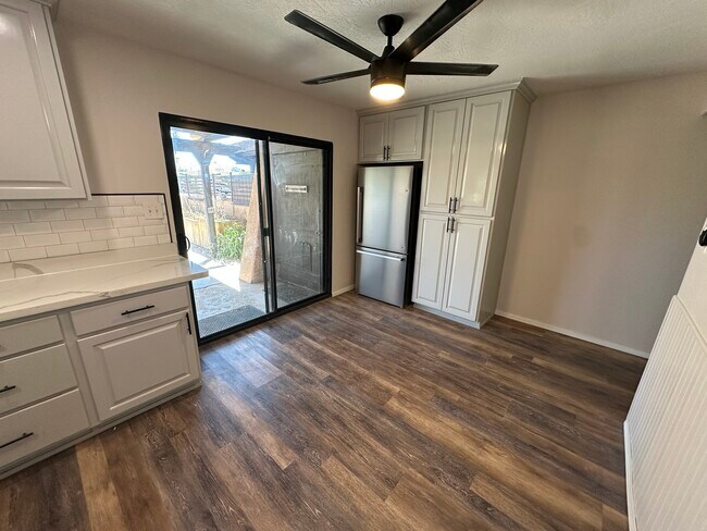 Building Photo - 2490 W Yowell Ct