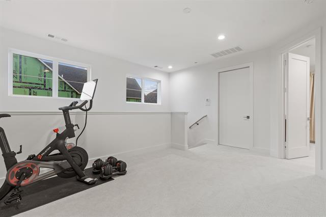 Building Photo - 9847 Mixon Dr