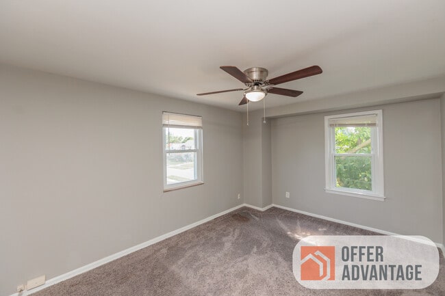 Building Photo - 376 E 215th St