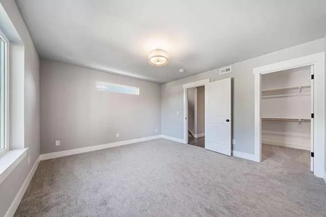 Building Photo - 6636 SE 57th Ave