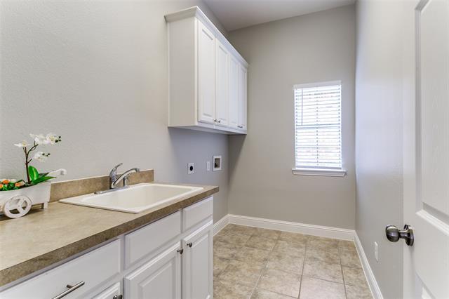 Building Photo - 412 Red Castle Dr