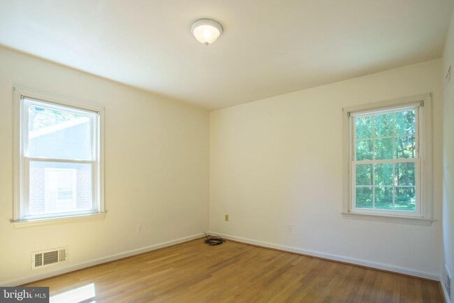 Building Photo - 5908 Walhonding Rd