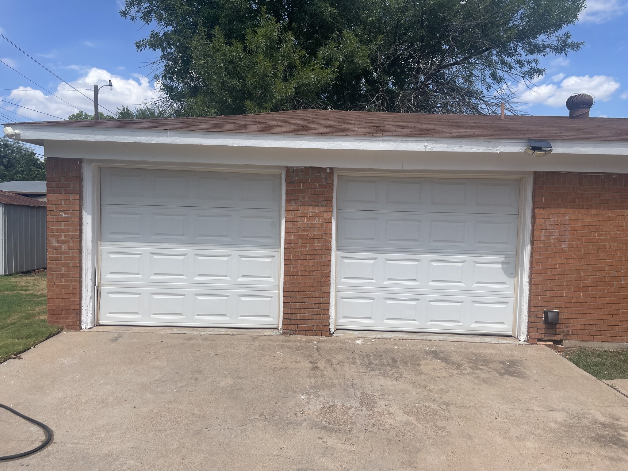 Rear Garage - 1218 Briarwood St