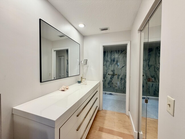 Building Photo - 7935 La Mirada Dr