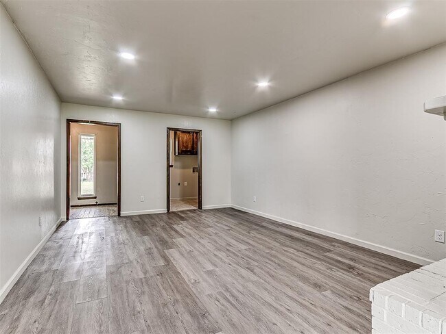 Building Photo - 1170 Mockingbird Cir
