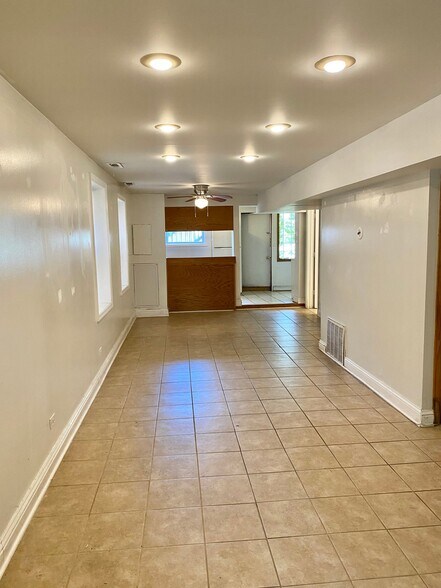 Building Photo - 1228 W 33rd St