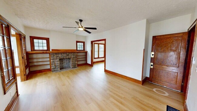 Building Photo - 978 1/2 Linwood Ave