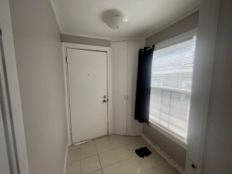 Building Photo - 142 Avant Ave