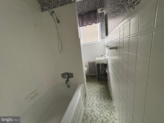 Building Photo - 224 Farnsworth Ave