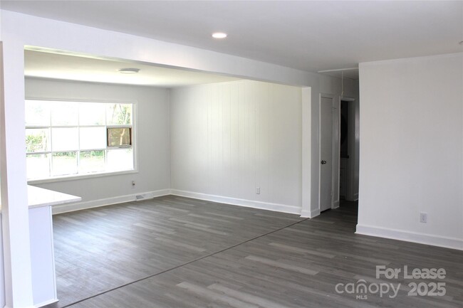 Building Photo - 5525 Amity Pl