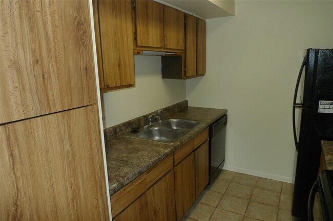 Building Photo - 16111 Aspenglenn Dr