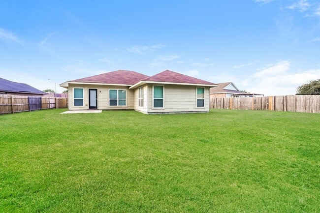 Building Photo - Newly Renovated Single Family Home | 4 BR/2BA | Oversized yard