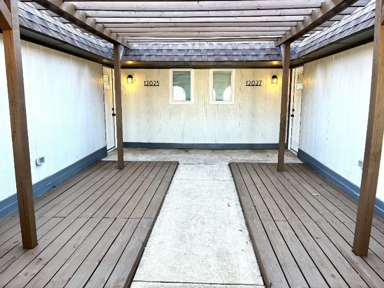 Building Photo - 12025 Ashford Dr