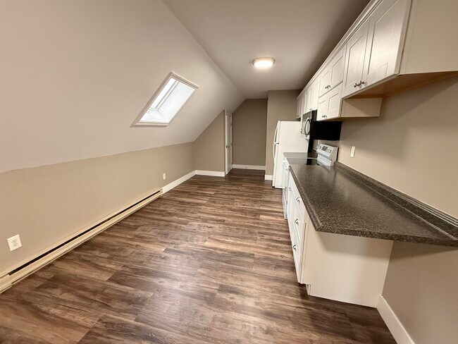 Building Photo - 70 3rd St