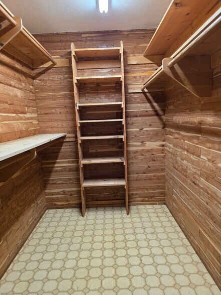 Building Photo - 461 Ridgeview Ct