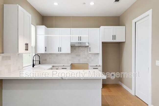 Building Photo - 549 Carty Dr
