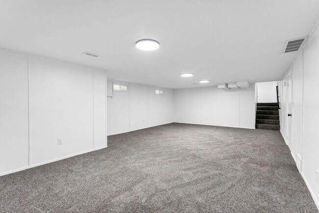 Building Photo - 6305 S Pittsburg St