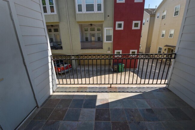 Building Photo - 1141 W 24th St