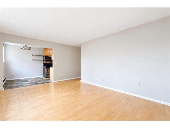 Building Photo - 3215 Pillsbury Ave