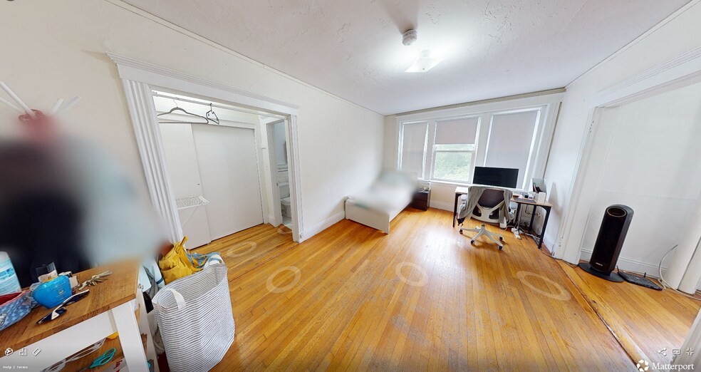 Building Photo - 425 Park Dr