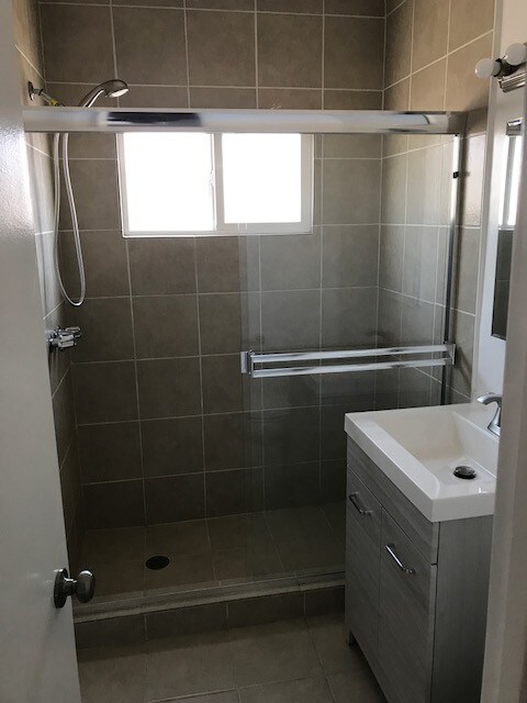 Building Photo - 940 S Venice Blvd