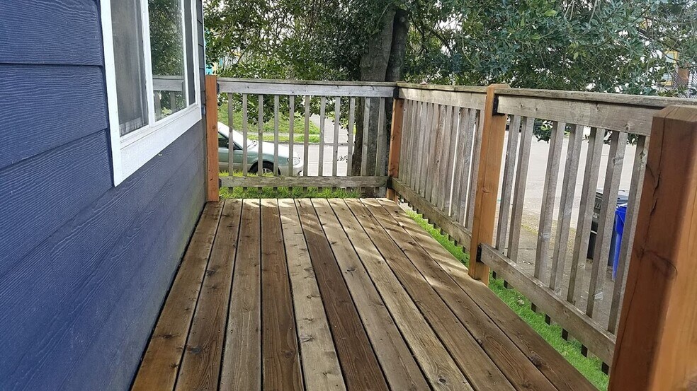 Building Photo - 2508-2508 NE Sumner St