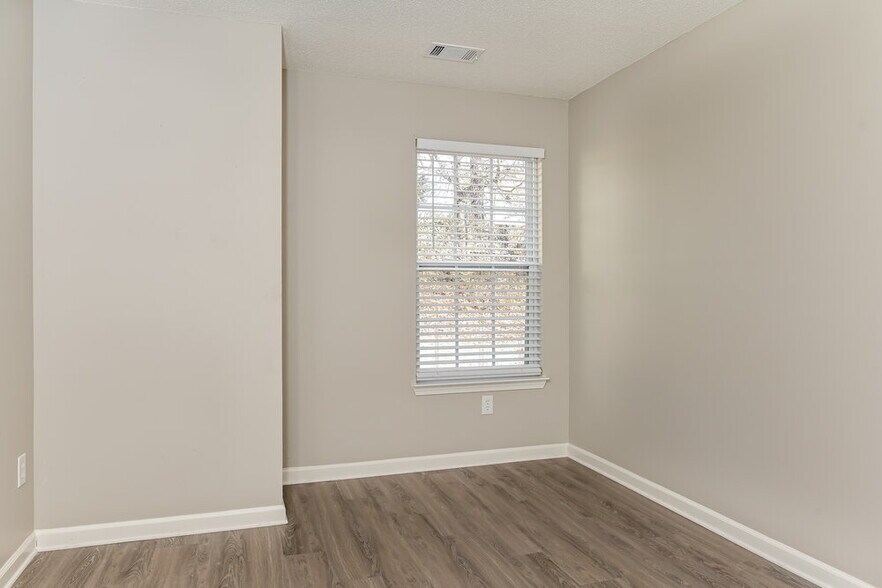 Building Photo - 8560 Guthrie Dr