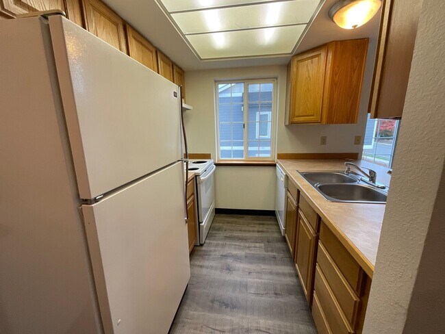 Building Photo - 1/2 MONTH OFF RENT if you move in during A...