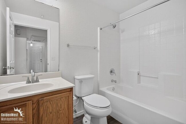 Building Photo - Beautiful 2Bdm 2Ba Condo with Community Pool in Glendale!