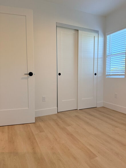 Building Photo - 6647 Delbarton St