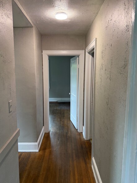 Building Photo - 1418 Park Dr