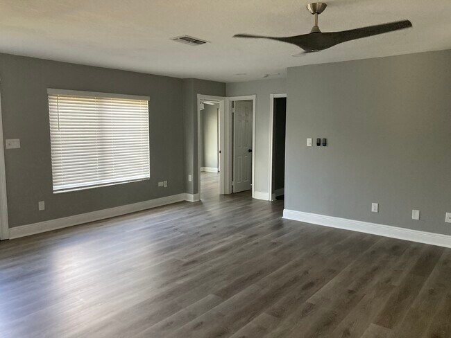 Building Photo - 10606 Whitman Cir