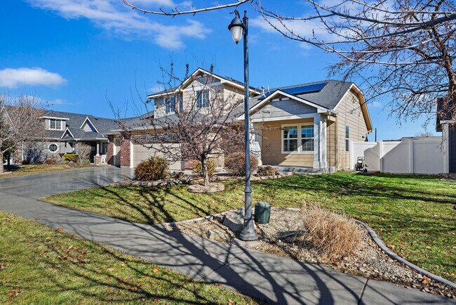 Building Photo - 4bed, 2.5bath, 2,085sq.ft. home in Creeksi...