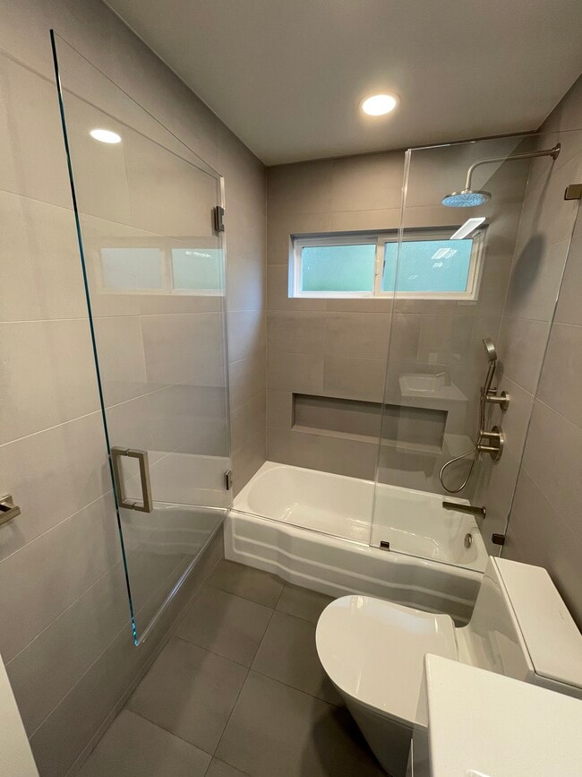 Building Photo - 36 Redwood Ave